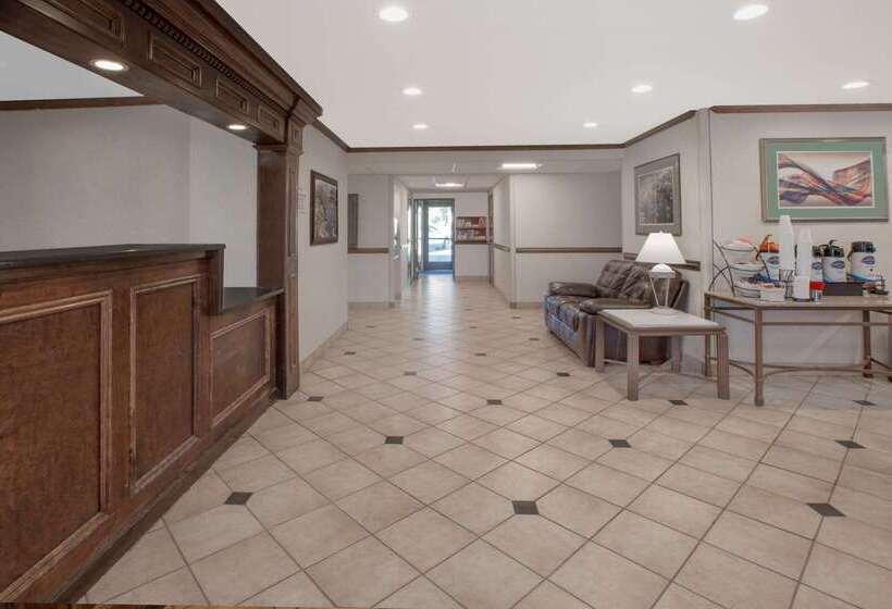 فندق Baymont By Wyndham Jackson