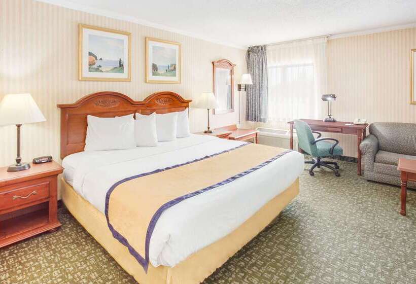 هتل Baymont By Wyndham Kalamazoo West