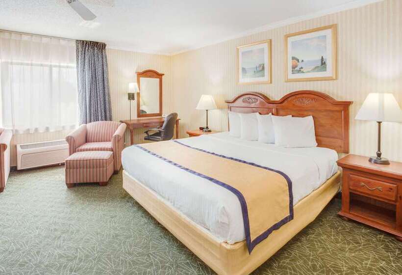 هتل Baymont By Wyndham Kalamazoo West