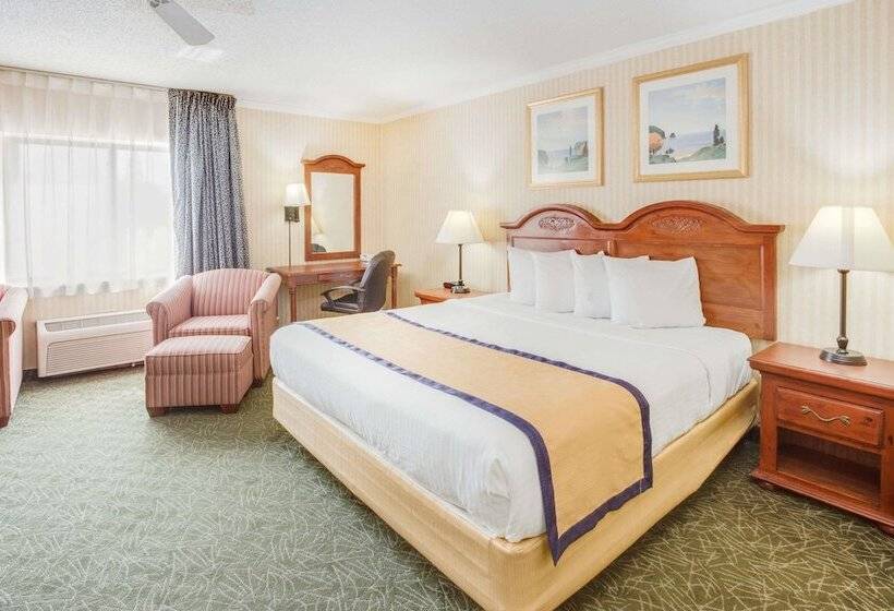 هتل Baymont By Wyndham Kalamazoo West