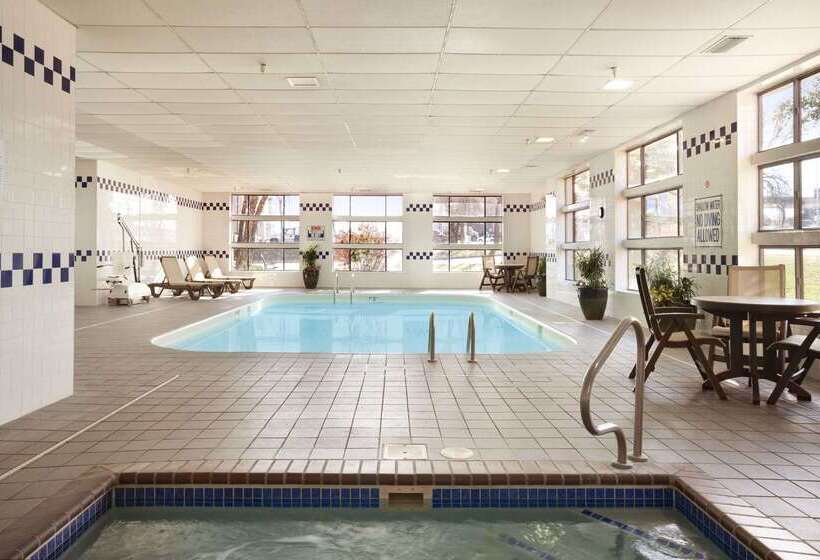 هتل Baymont By Wyndham Sioux Falls