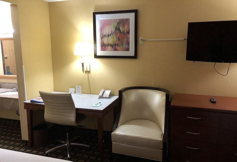 هتل Baymont By Wyndham Springfield Il