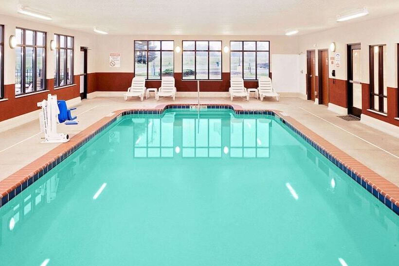 בית מלון כפרי Baymont By Wyndham St. Joseph/stevensville