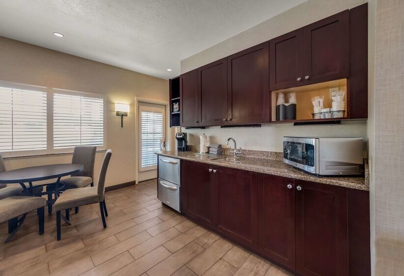 هتل Best Western Plus Canyonlands Inn