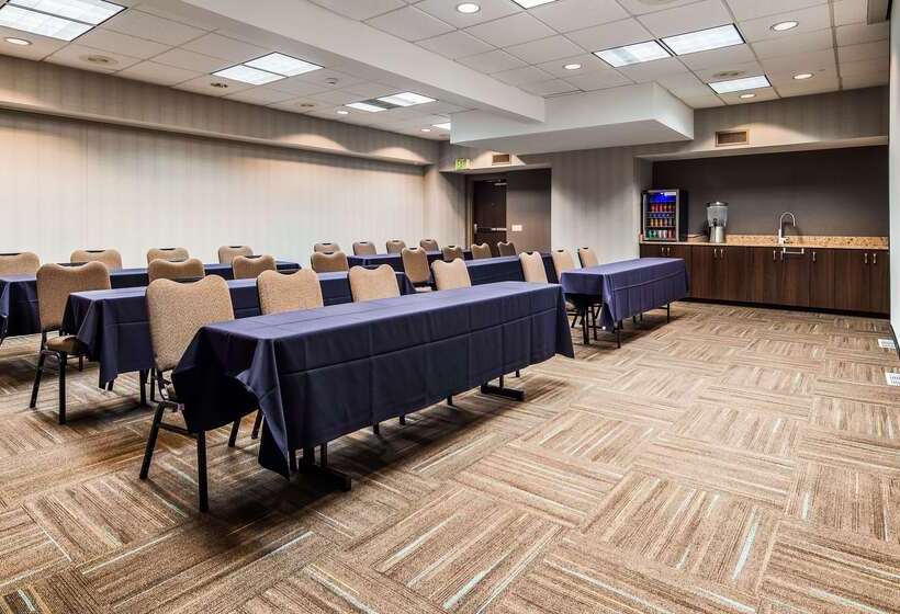 בית מלון כפרי Best Western Plus Cottontree Inn