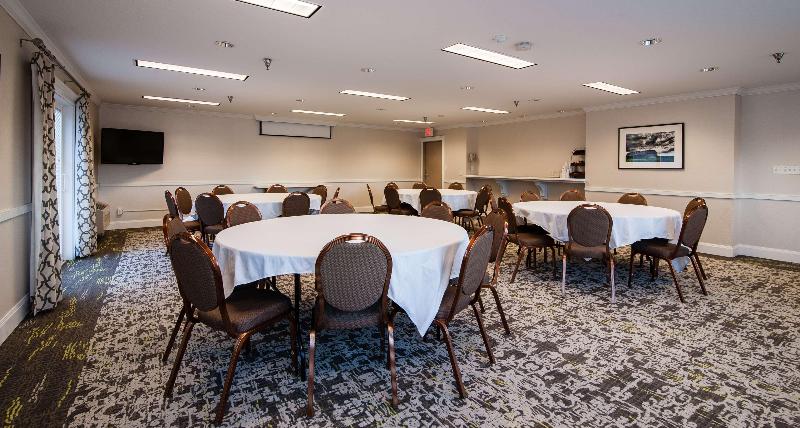 فندق Best Western Plus University Park Inn & Suites