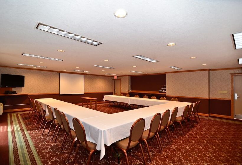 فندق Best Western Plus University Park Inn & Suites