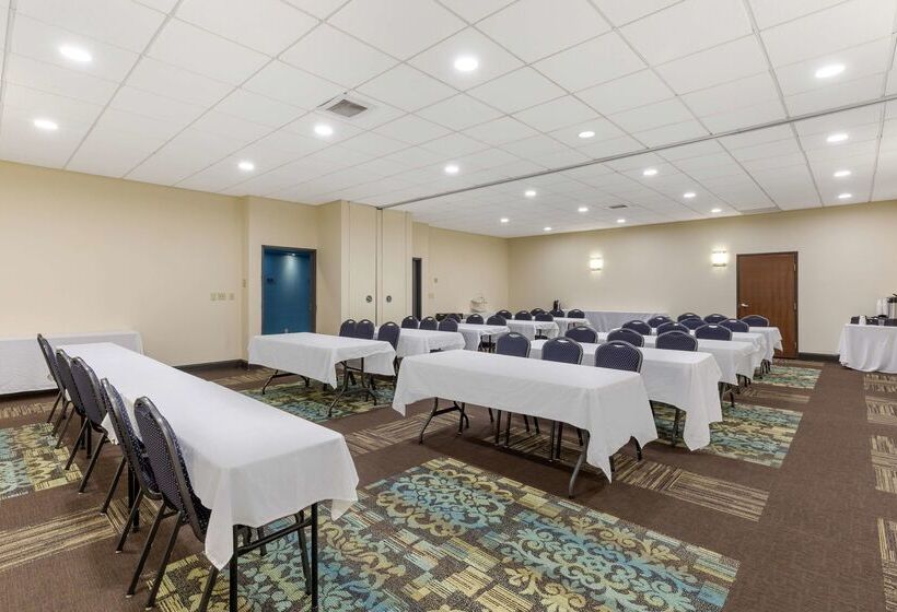 هتل Best Western St. Louis Inn