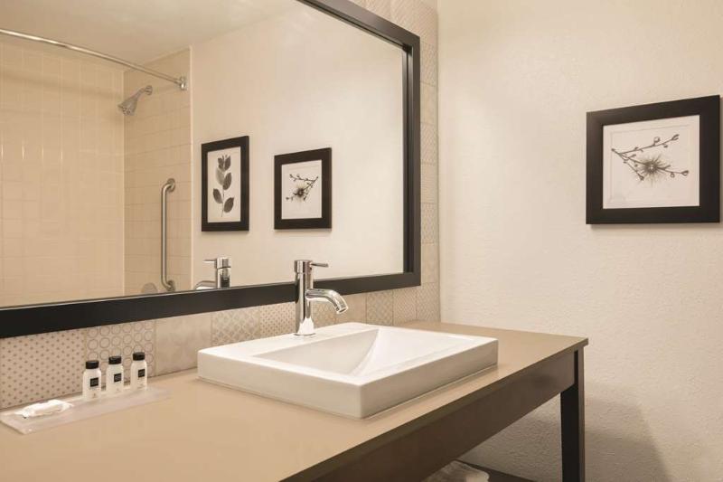 בית מלון כפרי Country Inn & Suites By Radisson, Fergus Falls, Mn