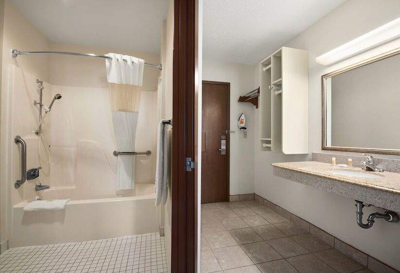 בית מלון כפרי Days Inn & Suites By Wyndham Kansas City   Chiefs Arrowhead Stadium