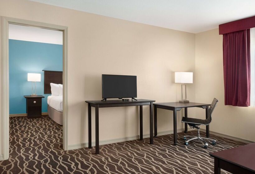 酒店 Days Inn And Suites By Wyndham Sikeston