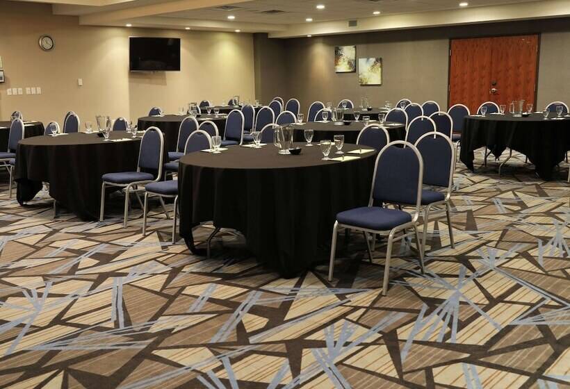 هتل Doubletree By Hilton Omaha Southwest