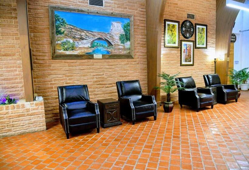 בית מלון כפרי Douglas Inn And Conference Center