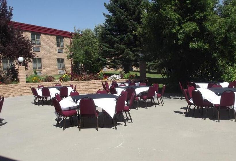 בית מלון כפרי Douglas Inn And Conference Center