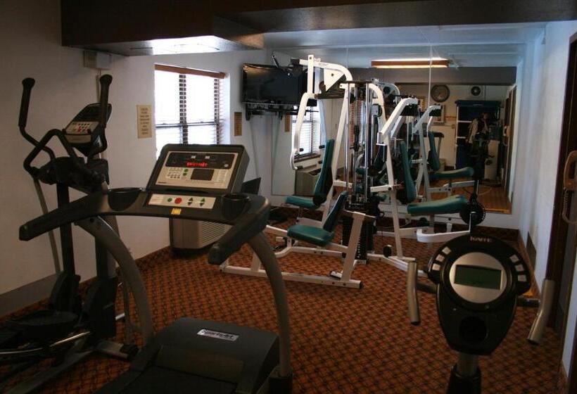 בית מלון כפרי Douglas Inn And Conference Center