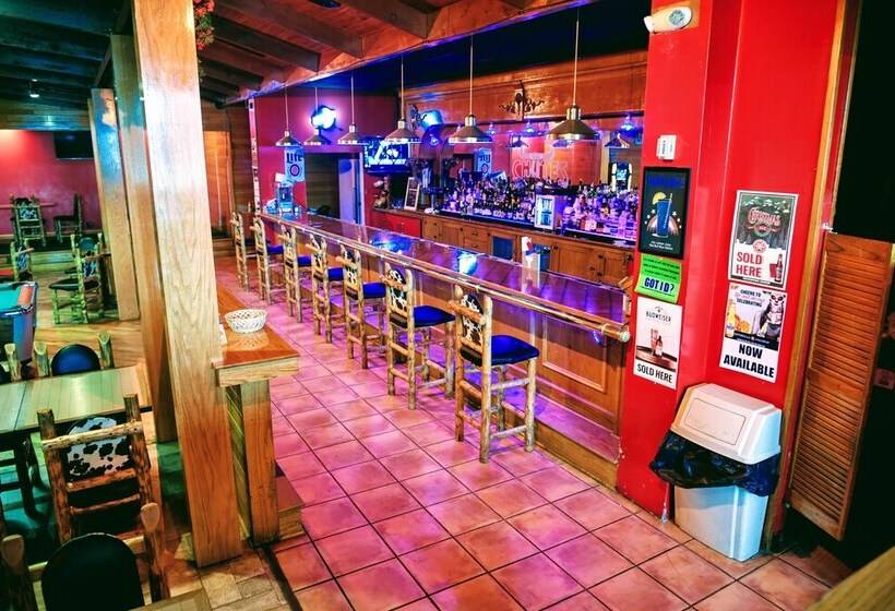 בית מלון כפרי Douglas Inn And Conference Center