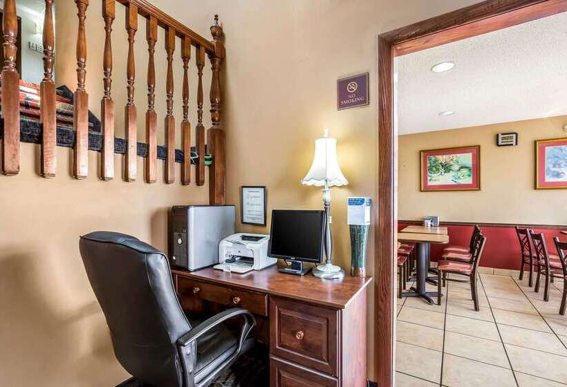 酒店 Econo Lodge Inn & Suites