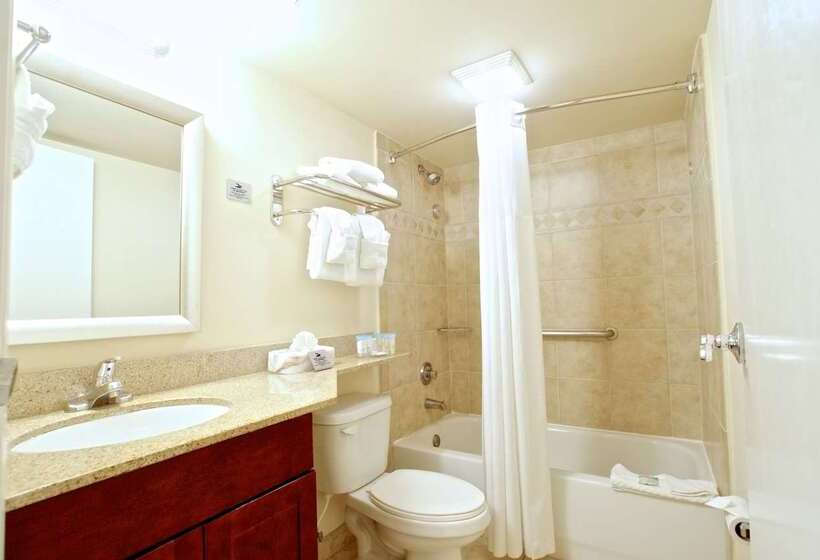 هتل Ramada By Wyndham Flamingo Water Park