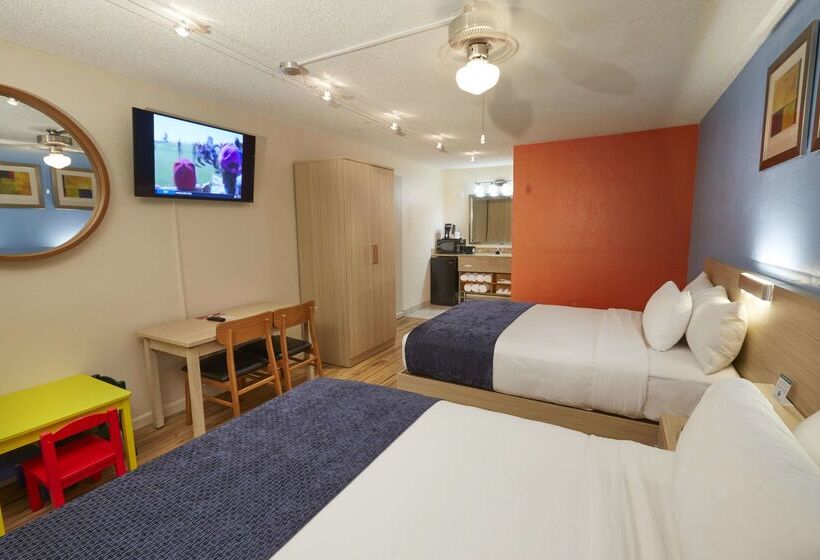 هتل Ramada By Wyndham Flamingo Water Park