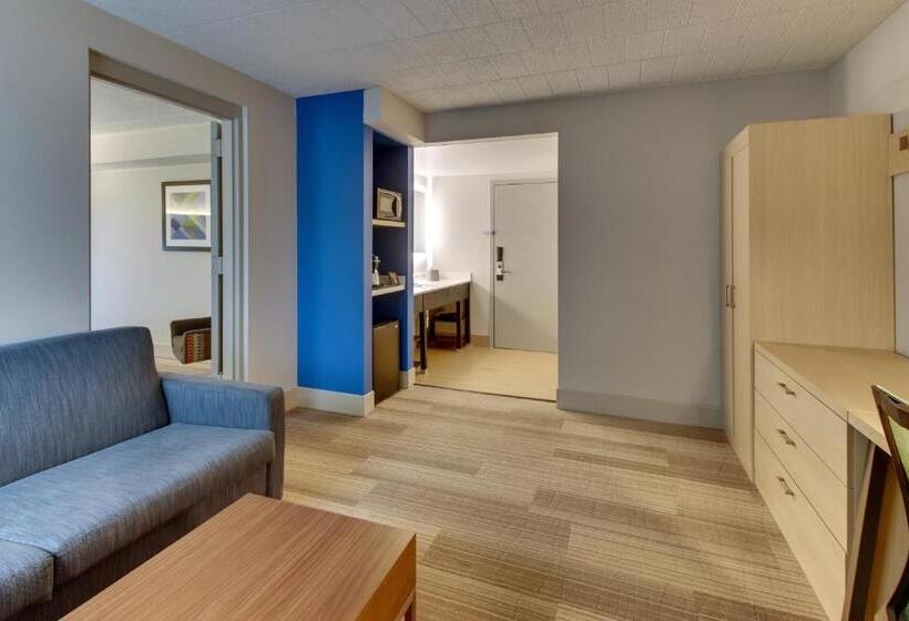 Отель Holiday Inn Express Pittston  Scranton Airport, An Ihg