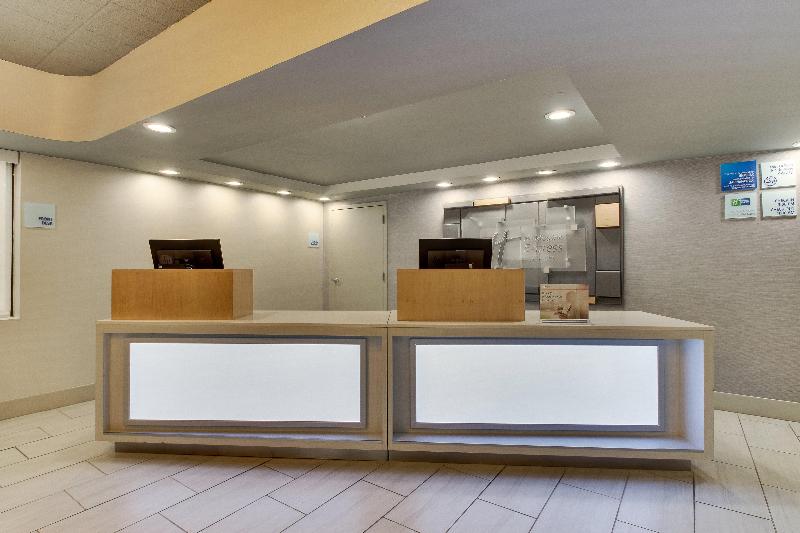 Отель Holiday Inn Express Pittston  Scranton Airport, An Ihg