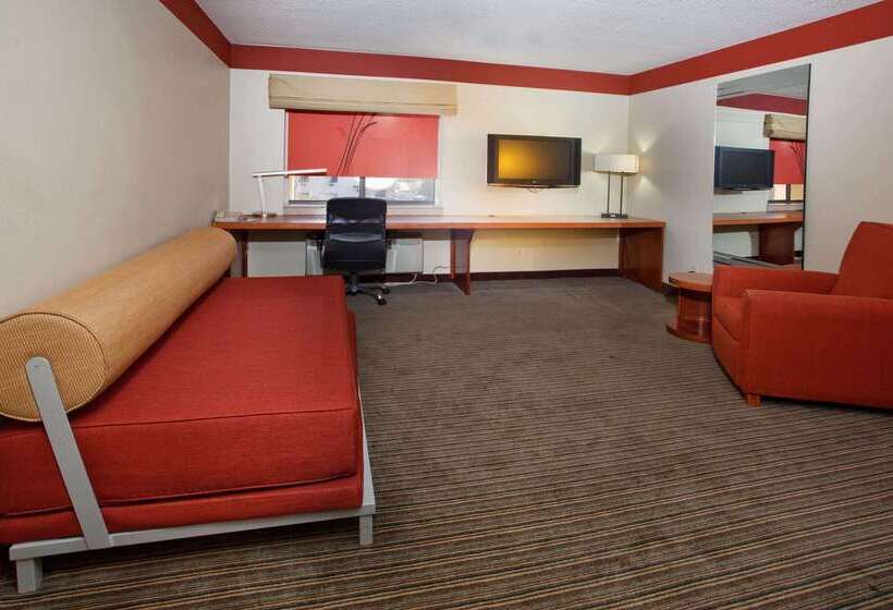 هتل Travelodge By Wyndham Columbus State University