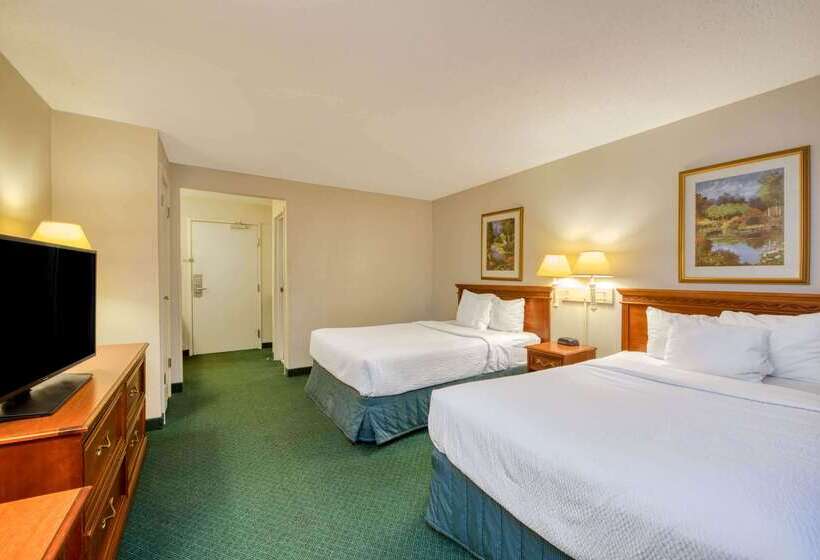 בית מלון כפרי La Quinta Inn By Wyndham Cleveland Independence