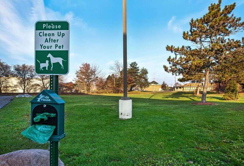 בית מלון כפרי La Quinta Inn By Wyndham Detroit Canton