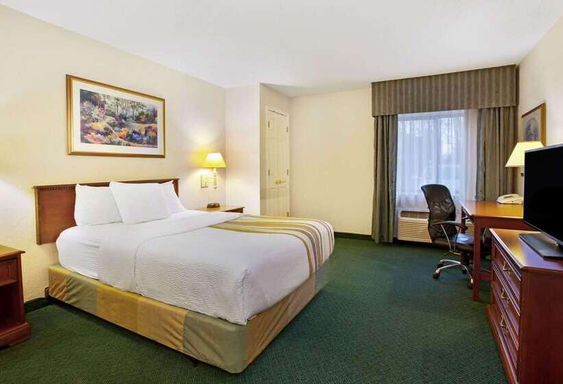 בית מלון כפרי La Quinta Inn By Wyndham Detroit Canton