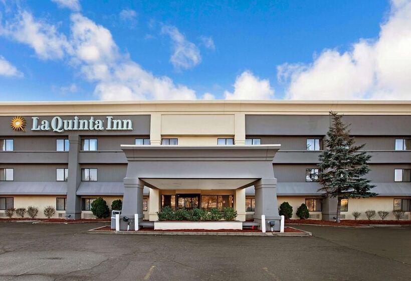 בית מלון כפרי La Quinta Inn By Wyndham Detroit Canton