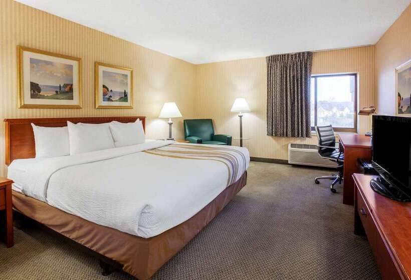 Отель La Quinta Inn By Wyndham Detroit Southgate