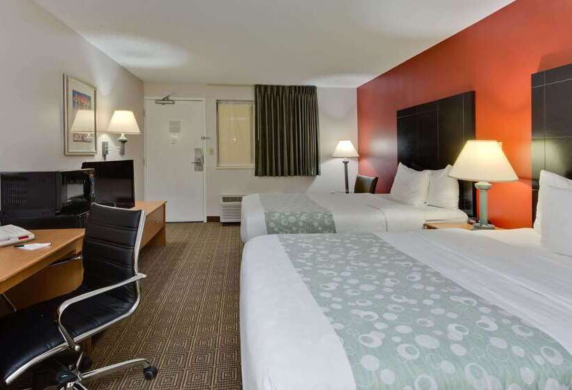 בית מלון כפרי La Quinta Inn By Wyndham Tampa Near Busch Gardens