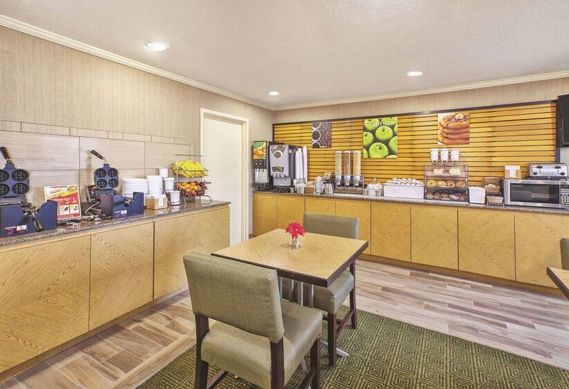 בית מלון כפרי La Quinta Inn By Wyndham Toledo Perrysburg