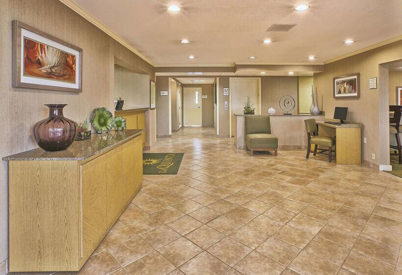 בית מלון כפרי La Quinta Inn By Wyndham Toledo Perrysburg