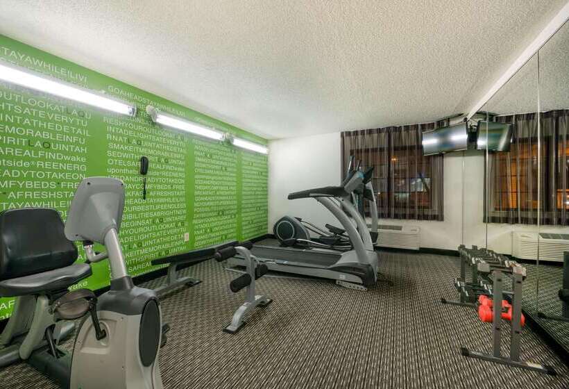 호텔 La Quinta By Wyndham Cleveland Macedonia