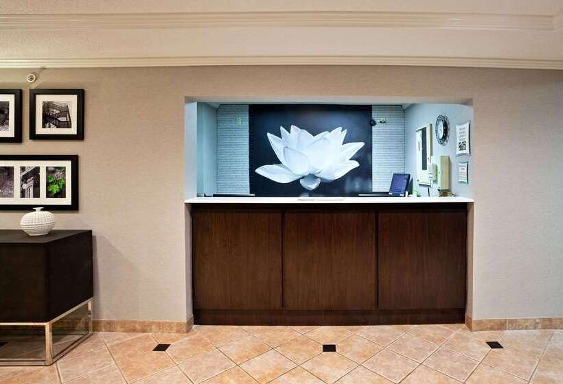 호텔 La Quinta By Wyndham Cleveland Macedonia