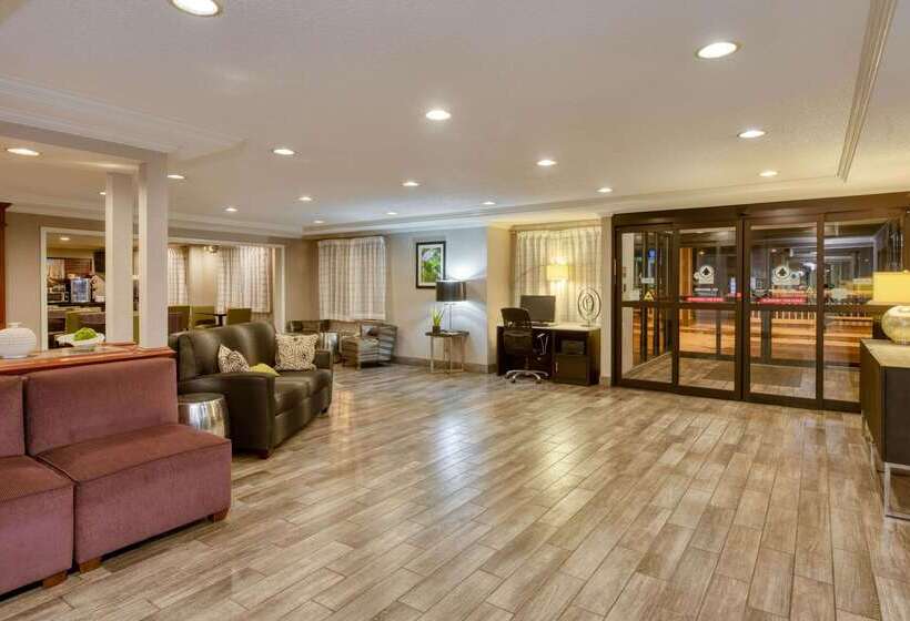 호텔 La Quinta By Wyndham Cleveland Macedonia