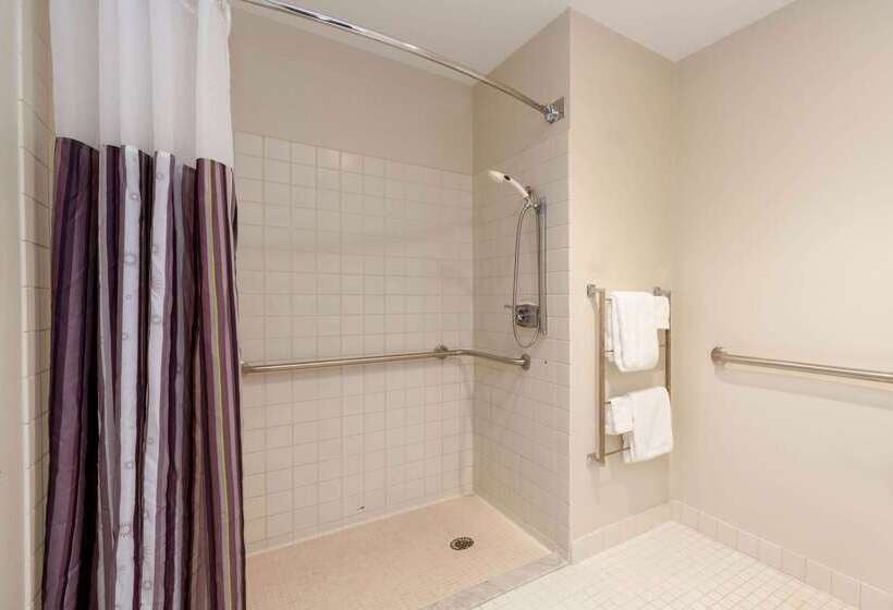 호텔 La Quinta By Wyndham Cleveland Macedonia