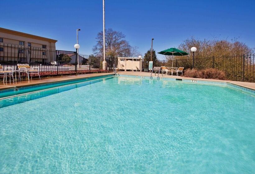 هتل Travelodge By Wyndham Columbus State University
