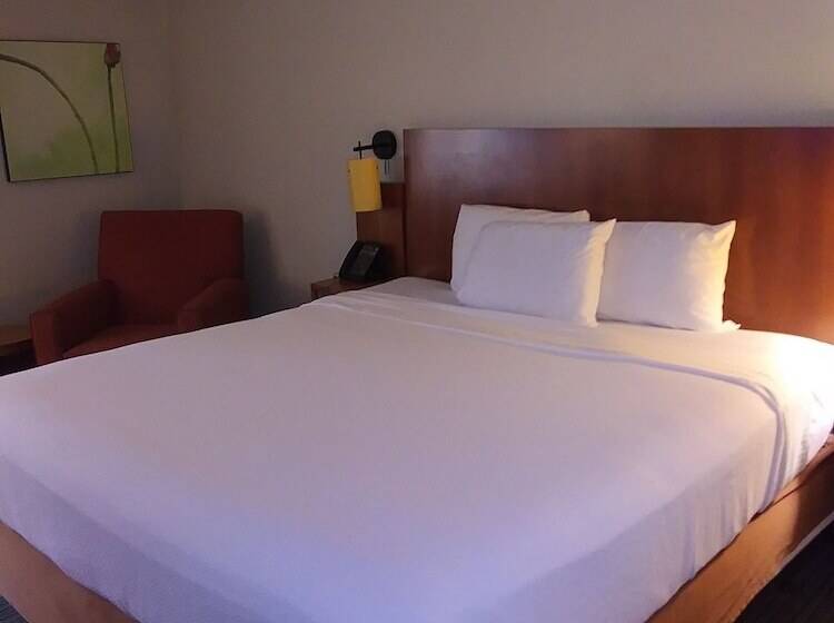 هتل Travelodge By Wyndham Columbus State University