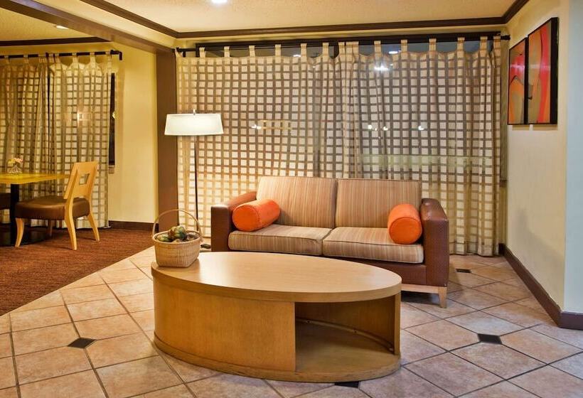 هتل Travelodge By Wyndham Columbus State University