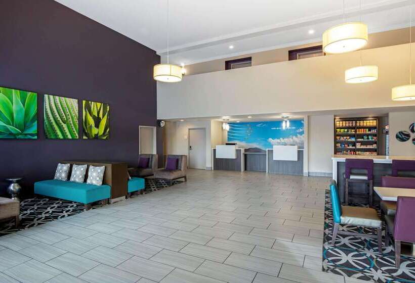 هتل La Quinta Inn & Suites By Wyndham Las Vegas Nellis