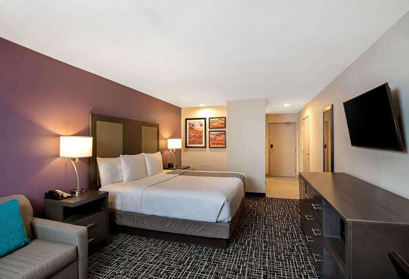 هتل La Quinta Inn & Suites By Wyndham Las Vegas Nellis
