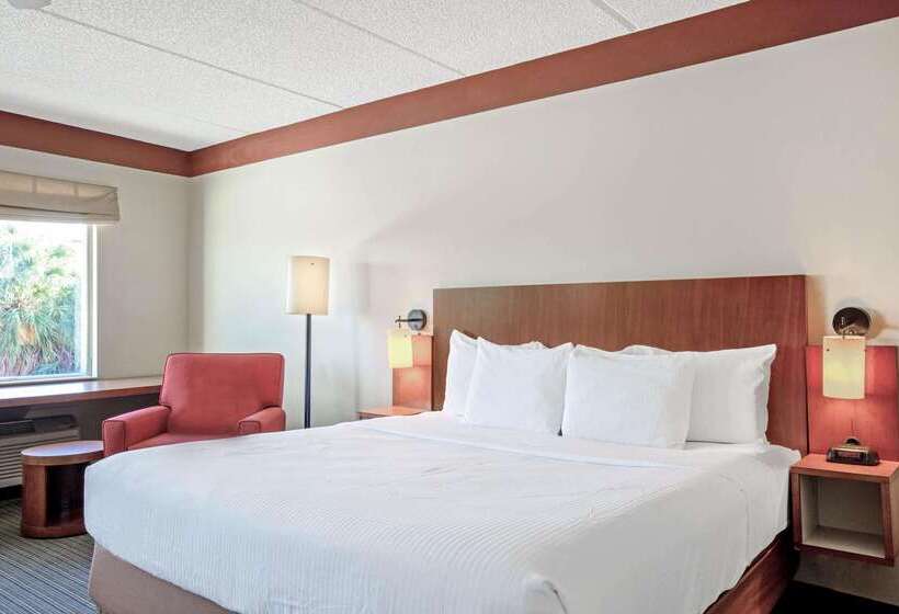 هتل La Quinta By Wyndham Miami Cutler Bay