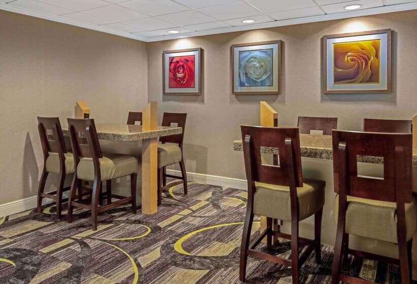 فندق La Quinta By Wyndham Naples East