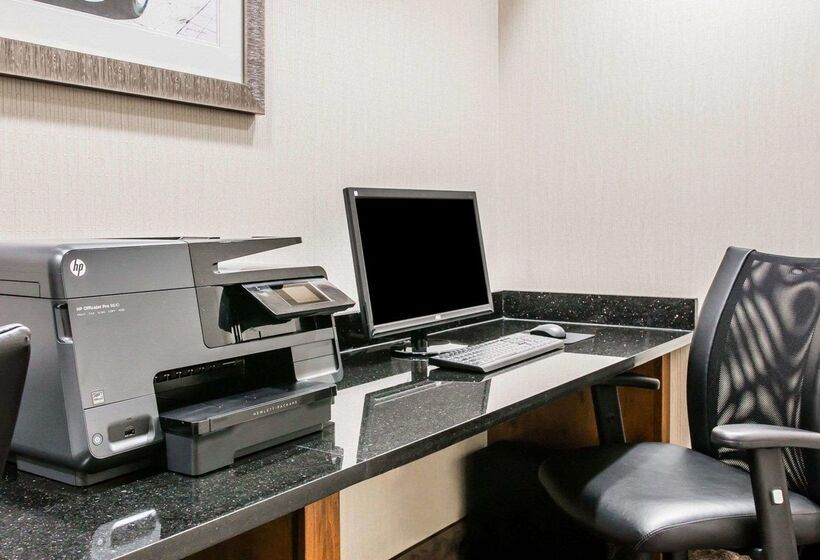 בית מלון כפרי Quality Inn & Suites Warren   Detroit