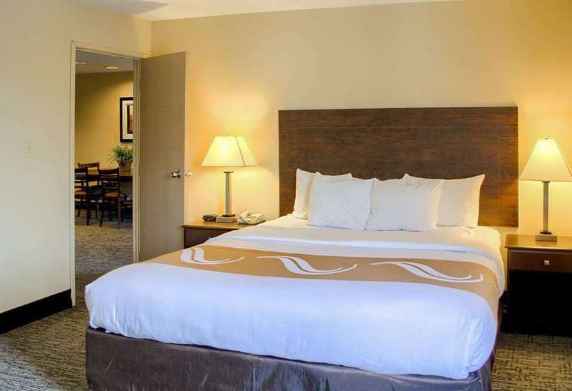 هتل Quality Inn & Suites At Airport Blvd I65