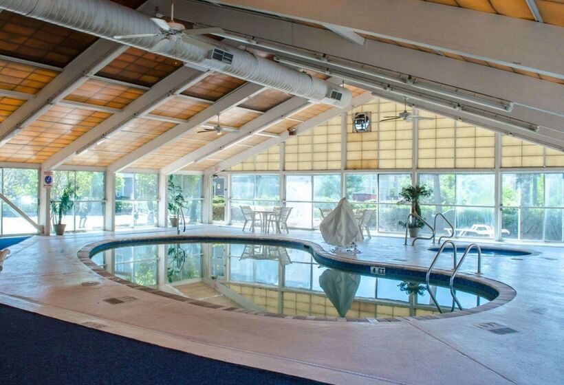 هتل Quality Inn & Suites At Airport Blvd I65