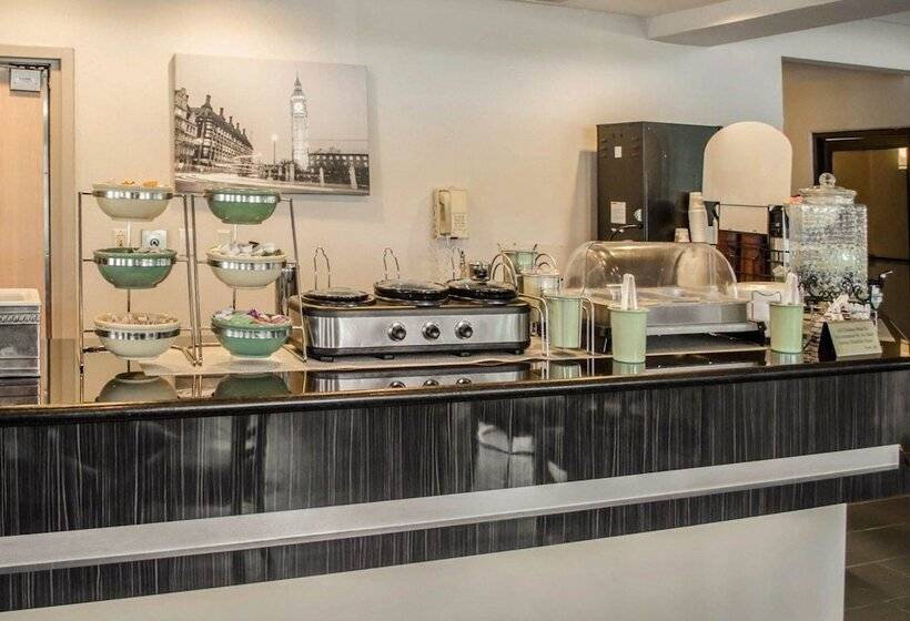 هتل Quality Inn & Suites At Airport Blvd I65