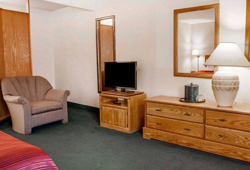 فندق Quality Inn & Suites Bremerton Near Naval Shipyard